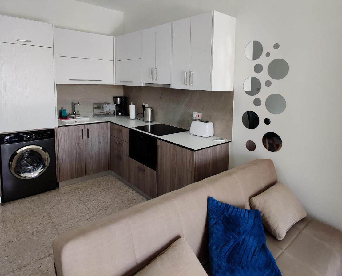 Lovely 1-Bedroom Unit @ Fabulous Location Paphos Eksteriør billede